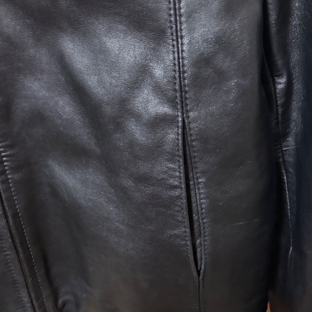 Elegant Black Leather Jacket for Women - Picture 5 of 9